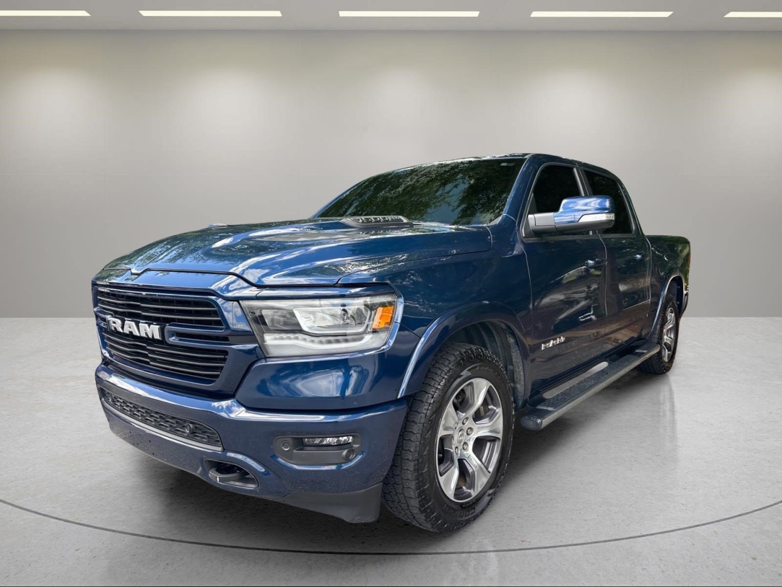 Used 2022 Patriot Blue Pearlcoat Ram Laramie image 3