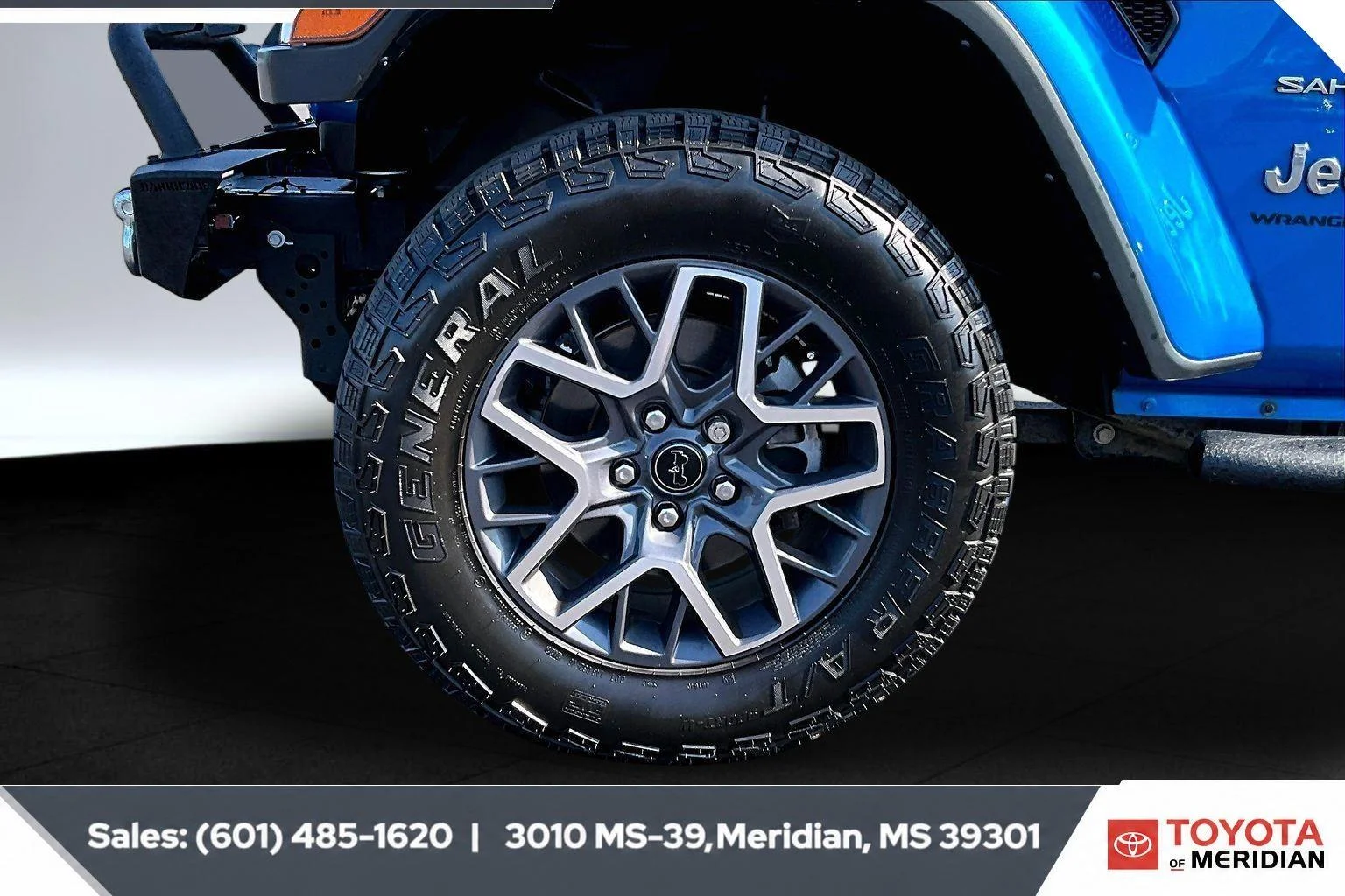 Used 2024 Hydro Blue Pearlcoat Jeep Sahara image 7