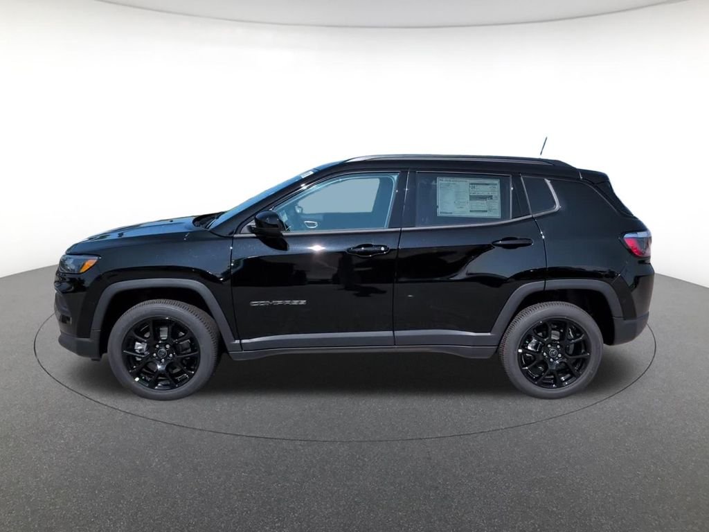 New 2026 Diamond Black Crystal Pearlcoat Jeep Latitude image 13