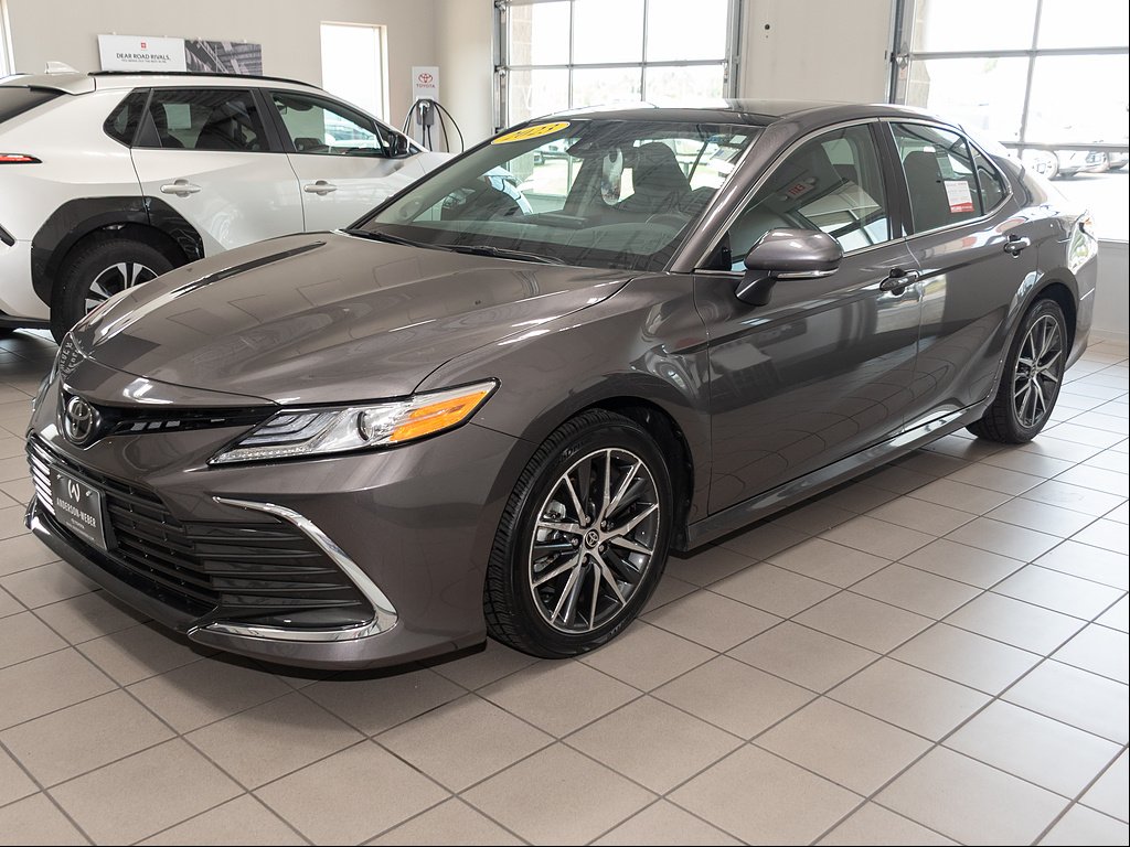 Used 2023 Predawn Gray Mica Toyota XLE image 5