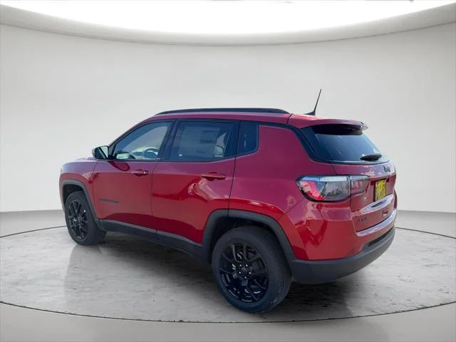 New 2026 Red Hot Pearl-Coat Exterior Paint Jeep Latitude image 3