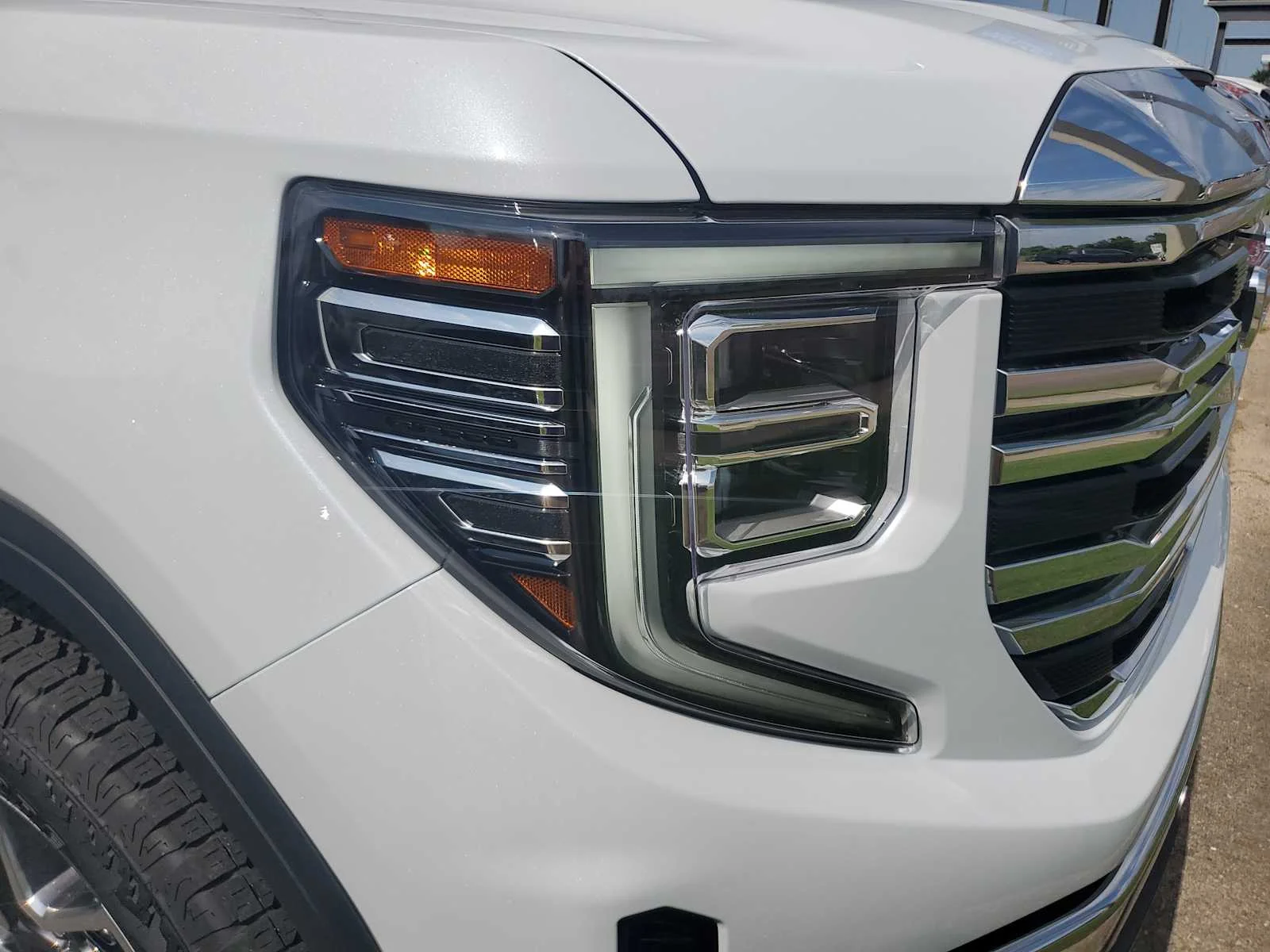 New 2026 Glacier White Tricoat GMC SLT image 24