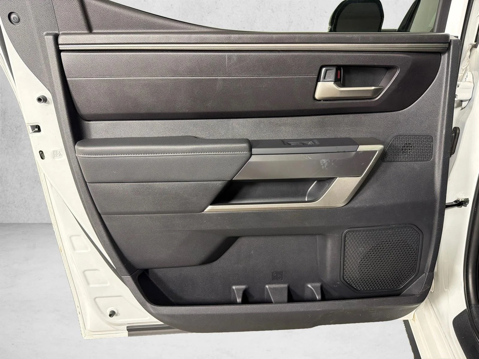 Used 2022 White Toyota SR5 image 21