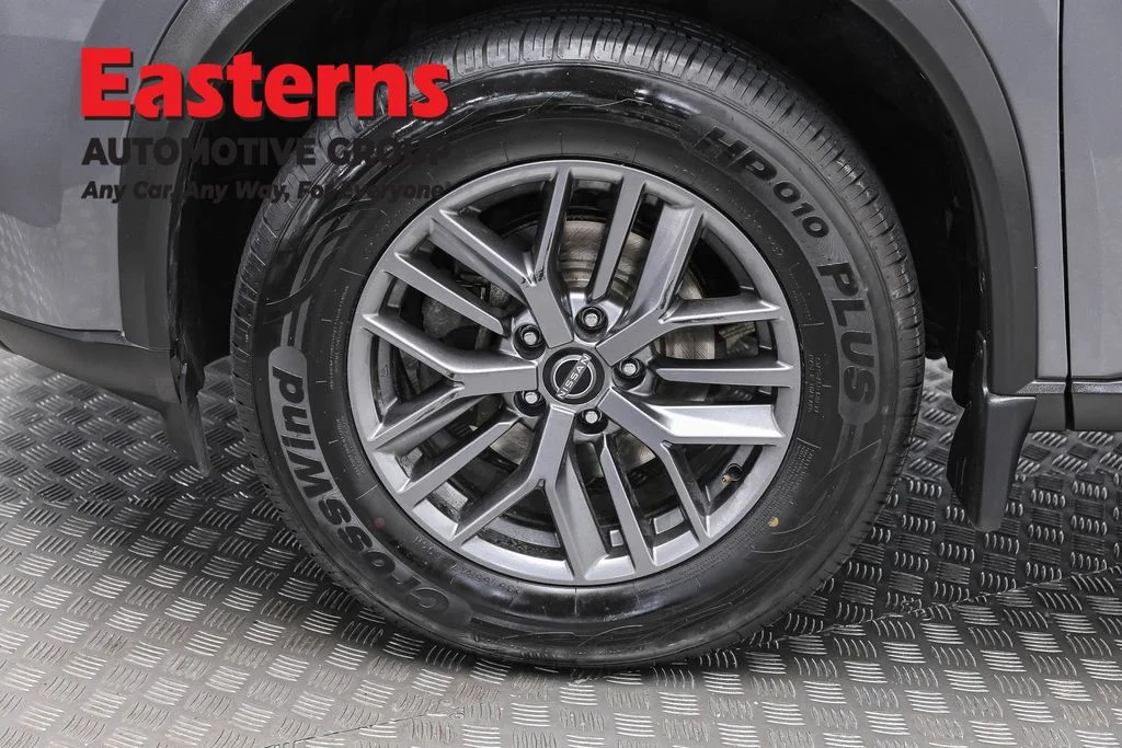 Used 2023 Gray Nissan S image 33