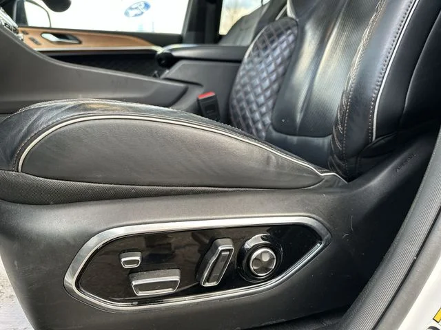 Used 2023 White Jeep Summit Reserve image 15
