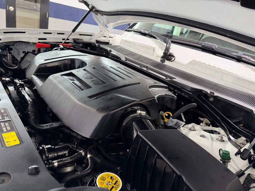 2023 Land Rover Defender SE - Photo 8