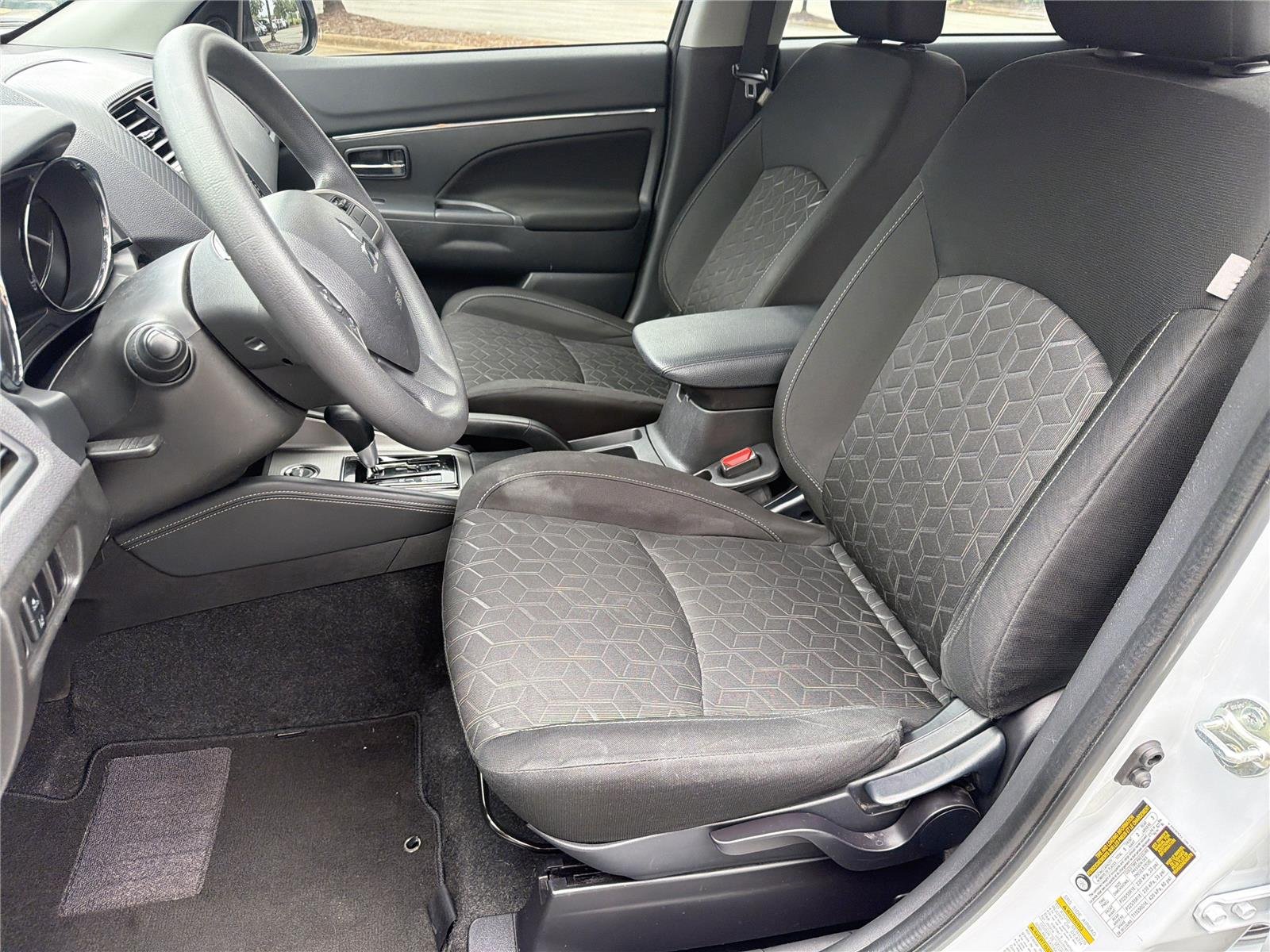 Used 2023 White Diamond Mitsubishi ES image 20