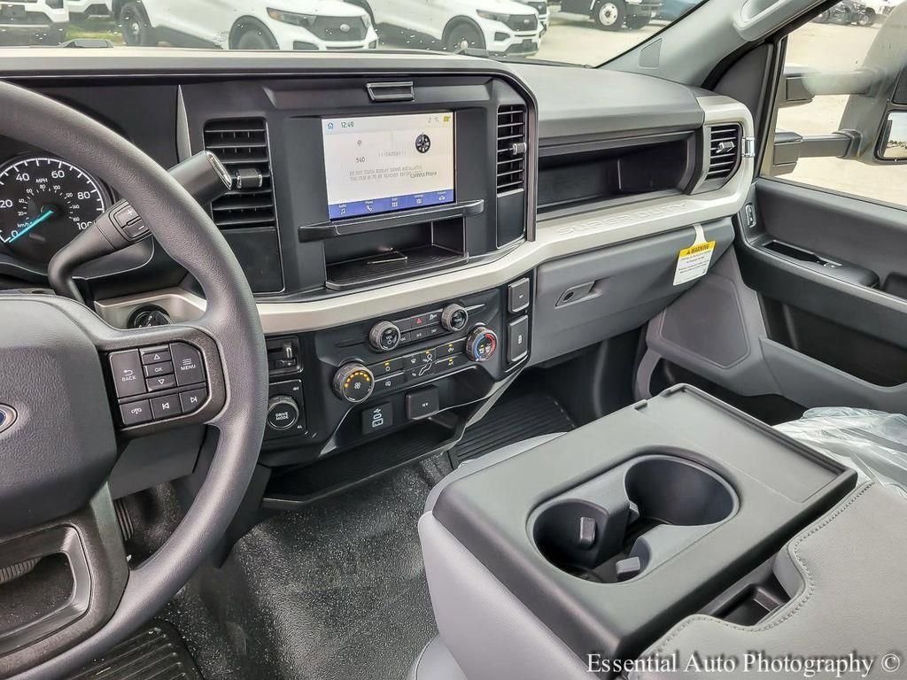 New 2025 Oxford White Ford F-450® XL image 17