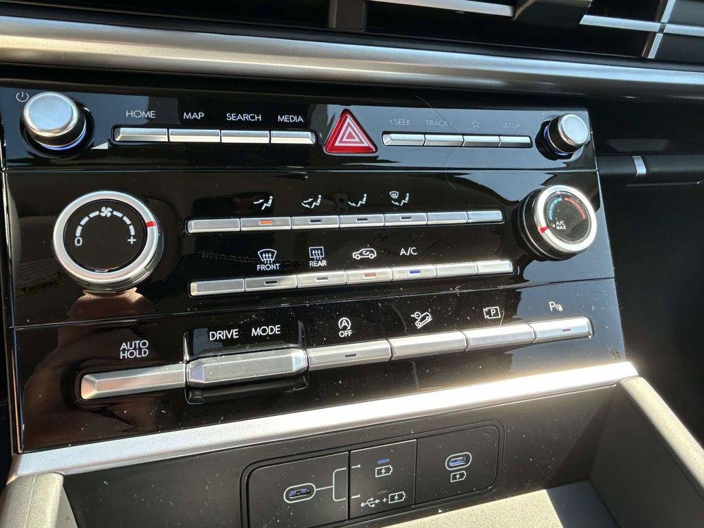 New 2027 Black Hyundai SE FWD image 33