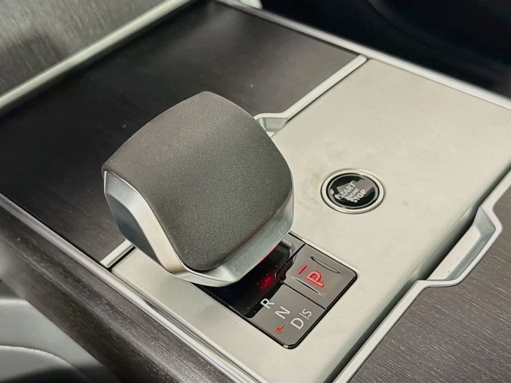 New 2026 Fuji White Land Rover SE image 17