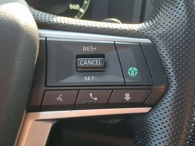 Used 2022  Mitsubishi  image 22
