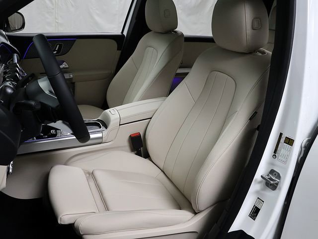 New 2026 Polar White Mercedes-Benz GLB 250 image 38