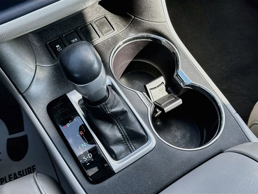 Used 2015 Gray Toyota LE Plus V6 image 19