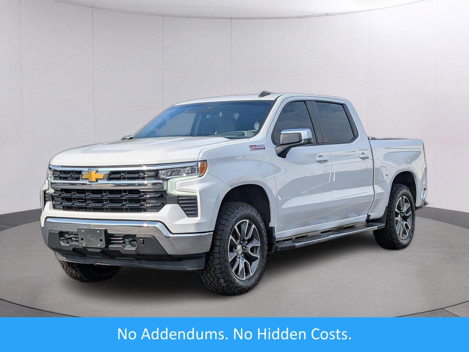 Used 2023 SUMMIT WHITE Chevrolet LT image 1