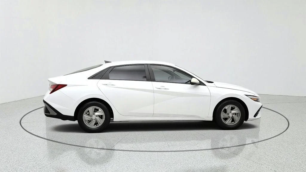 Used 2024 Serenity White Hyundai SE IVT image 4