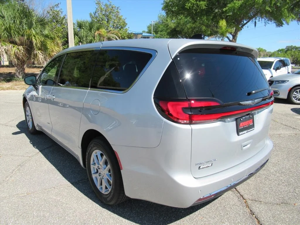 New 2026 Silver Mist Clear-Coat Exterior Paint Chrysler Select image 5