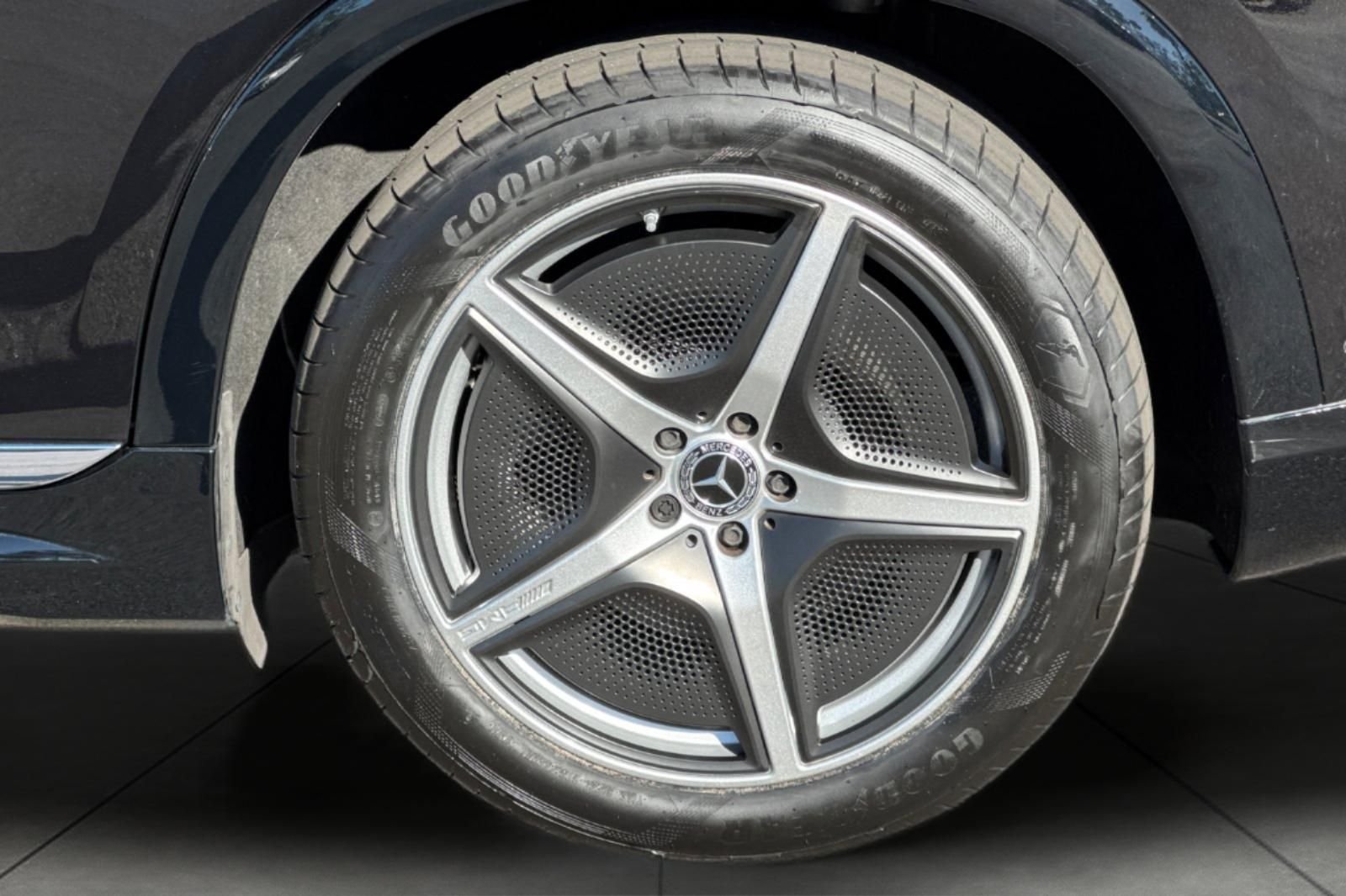 Certified Used 2023 Black Mercedes-Benz 580 image 5
