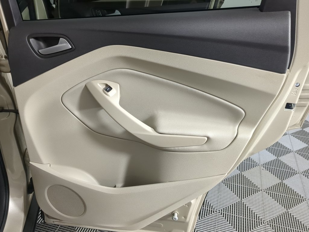 Used 2018 White Gold Metallic Ford SEL image 24