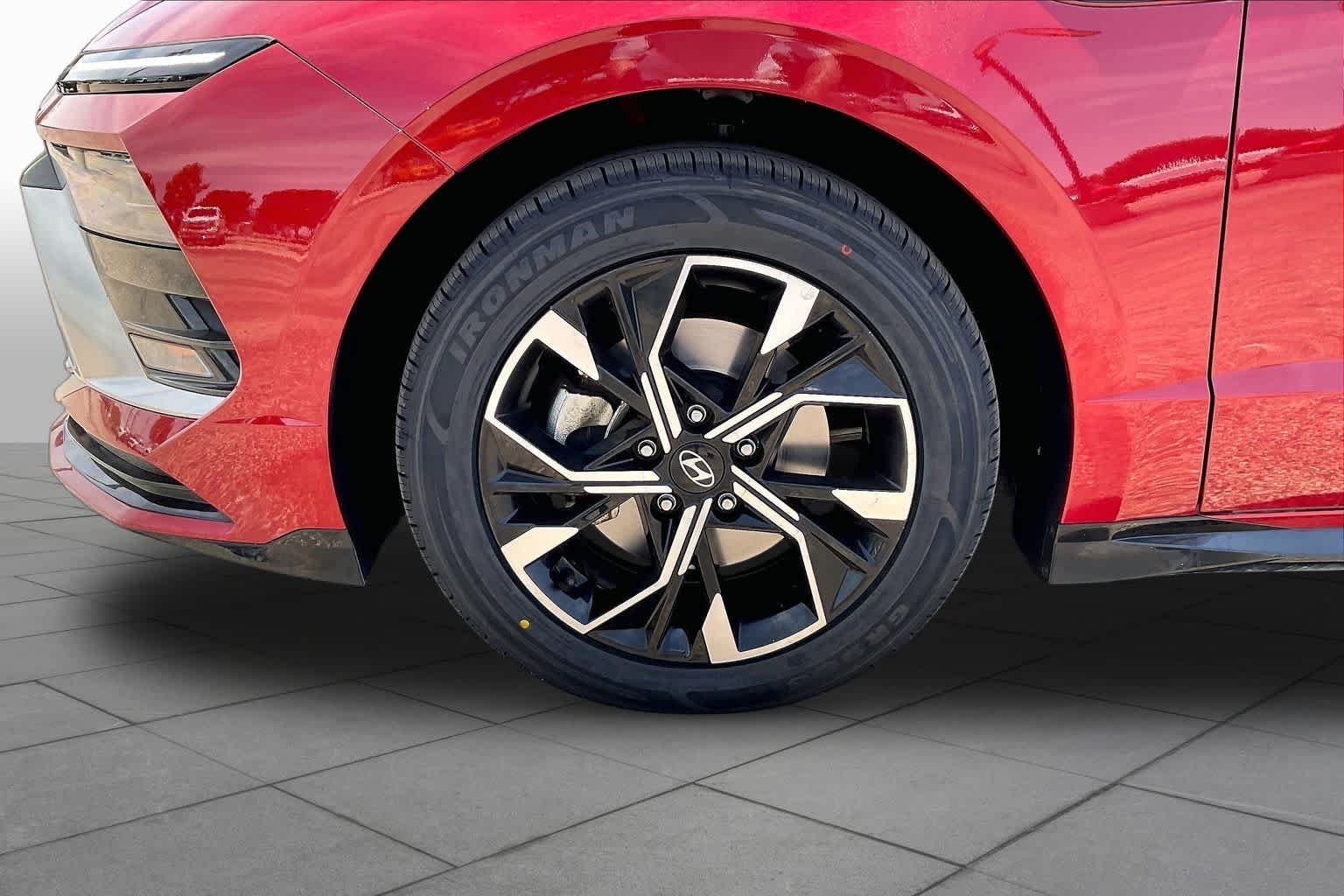 Used 2024 Ultimate red Hyundai SEL image 10