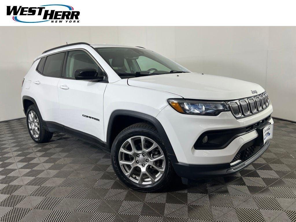 Used 2022 Bright White Clearcoat Jeep Latitude Lux image 1