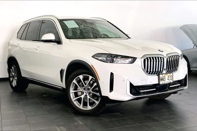 Certified Used 2024 Alpine White BMW sDrive40i image 2