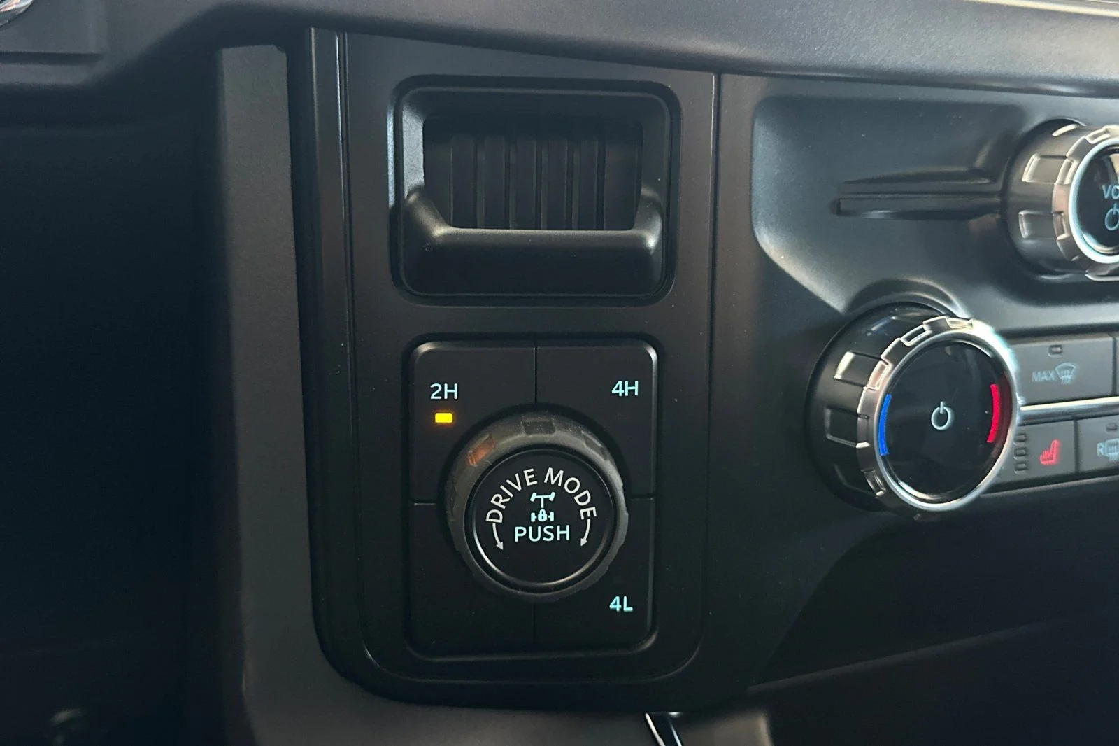 New 2026 Agate Black Metallic Ford XLT image 27