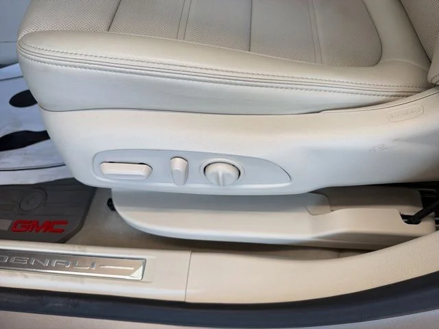 Used 2022 Gray GMC Denali image 24