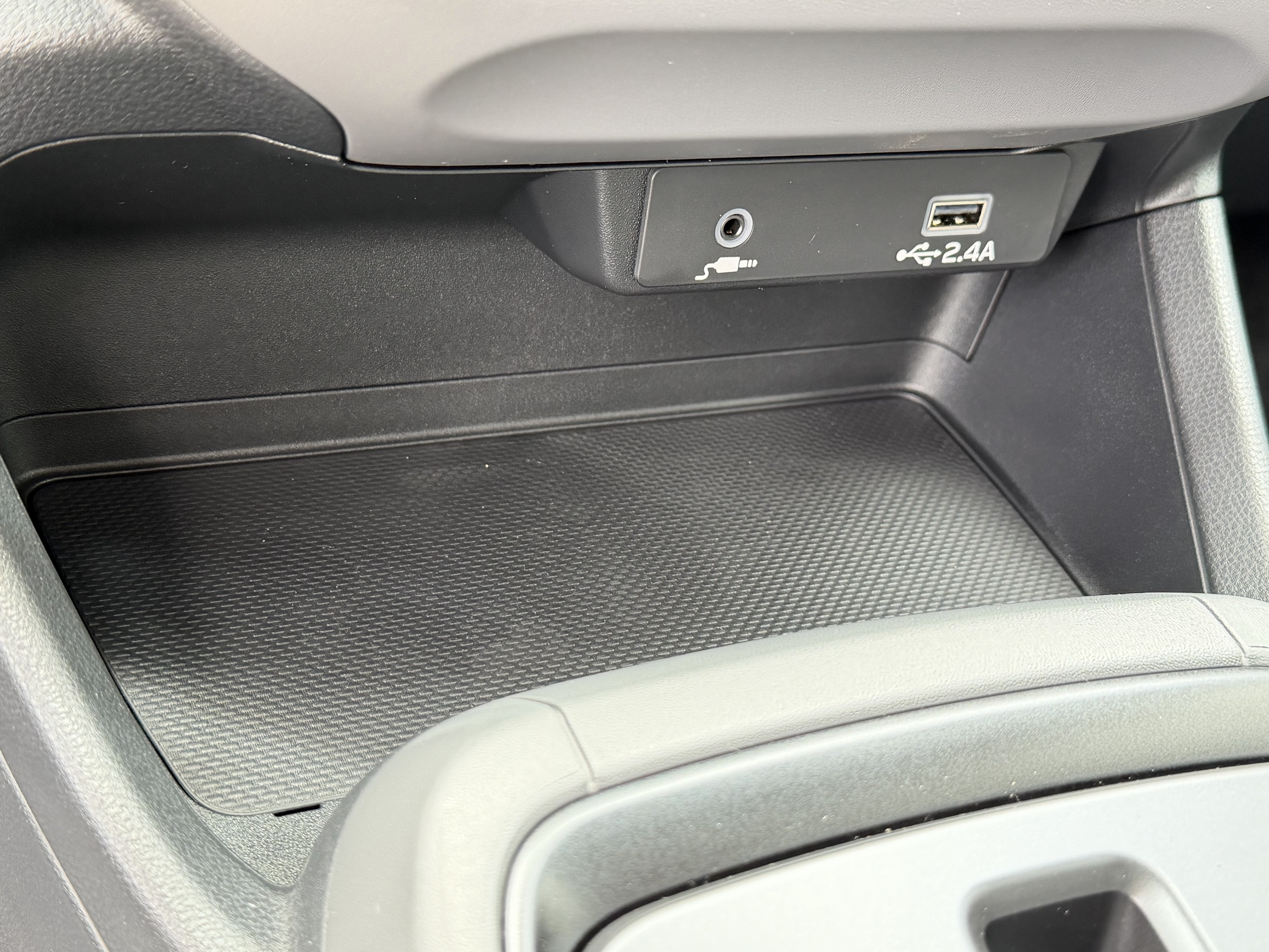 New 2026 CRYSTAL WHITE PEARL Subaru Base image 27
