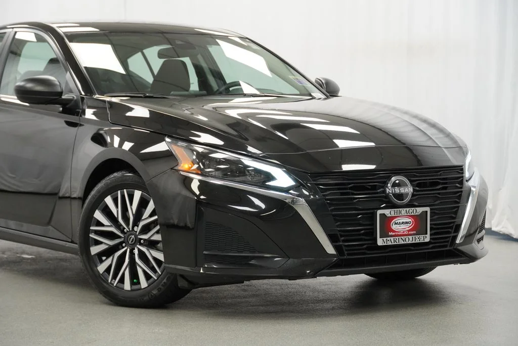 Used 2025 Black Nissan 2.5 SV image 6