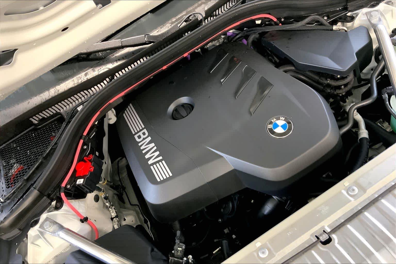 New 2026 Alpine White BMW 30 xDrive image 17