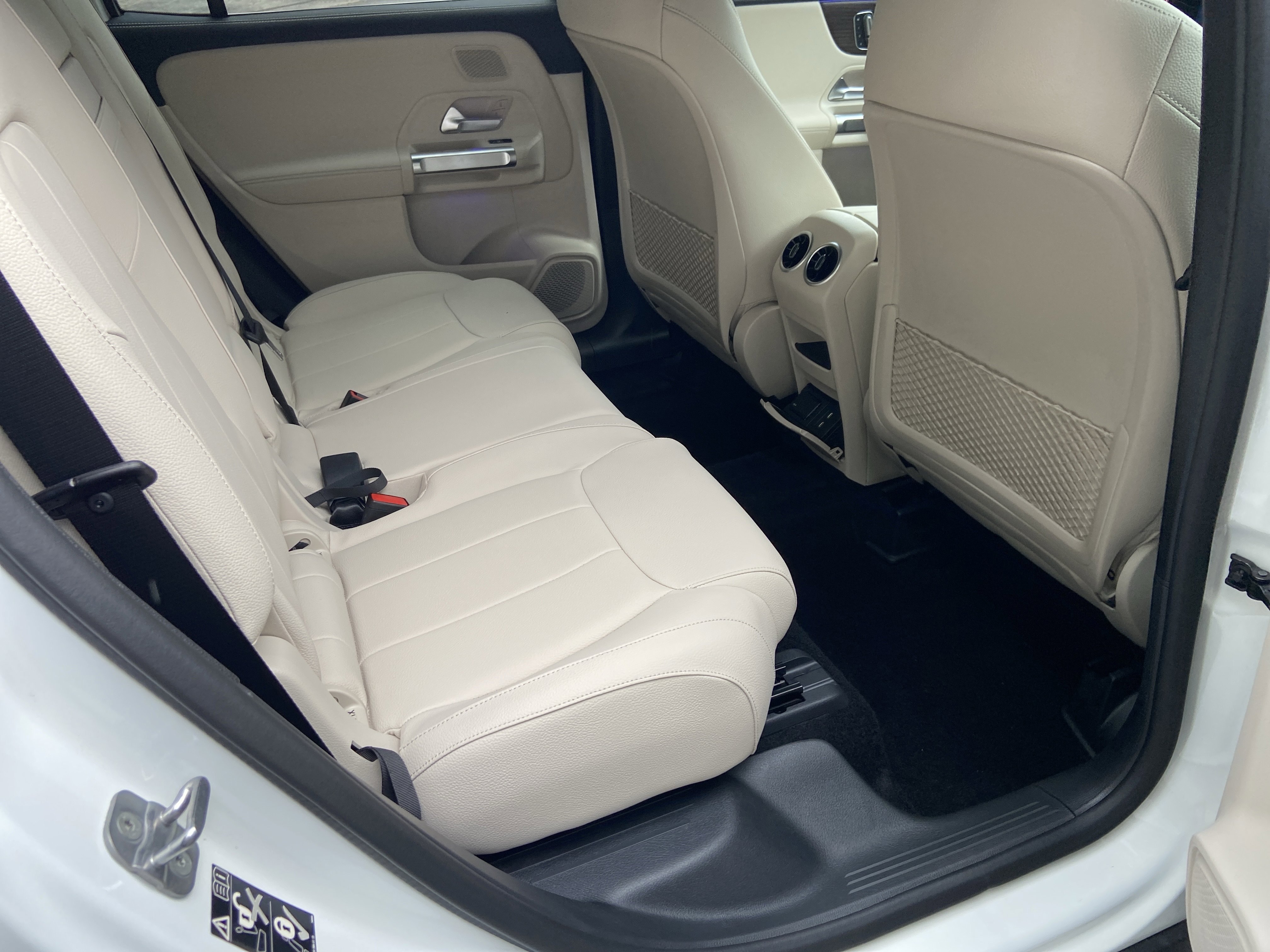 New 2026 Polar White Mercedes-Benz GLB 250 SUV image 39