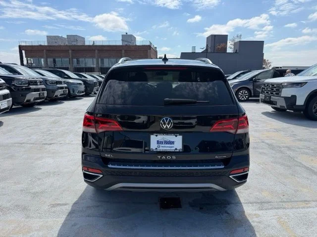 Certified Used 2023 Black Volkswagen 1.5T SEL image 6