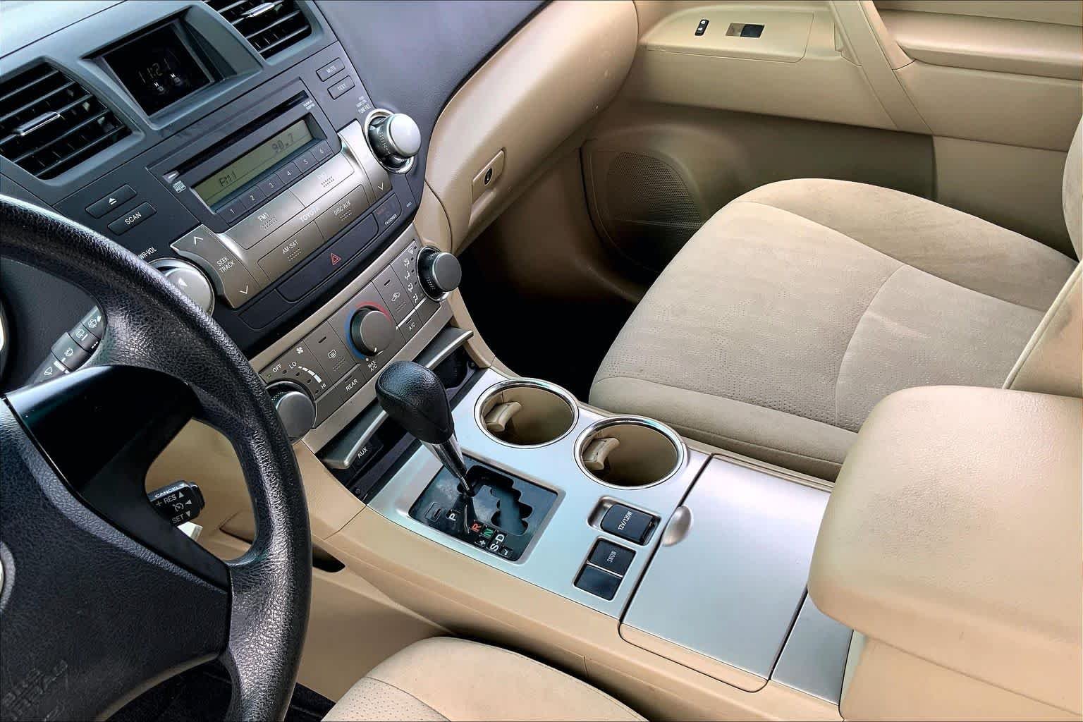 Used 2012 Blizzard Pearl Toyota  image 16