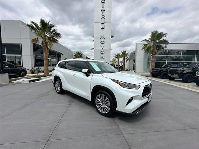 2022 Toyota Highlander Platinum Hybrid 4x4's photo