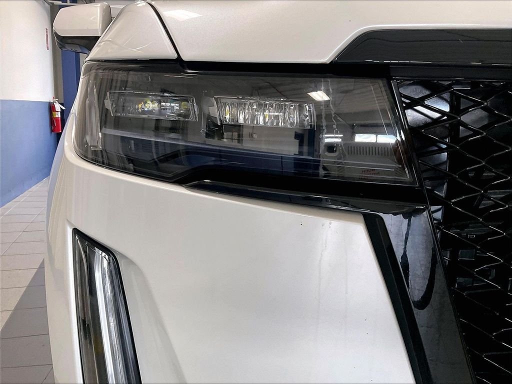 Used 2024 White Cadillac Sport Platinum image 34
