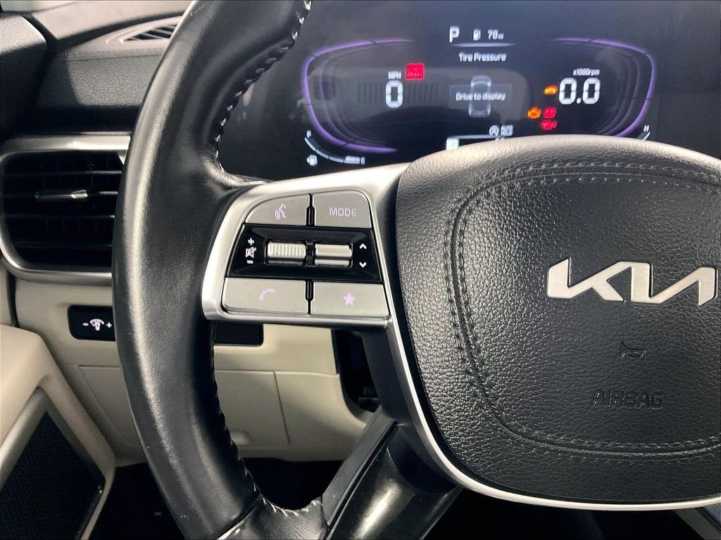 Used 2023 White Kia S image 23