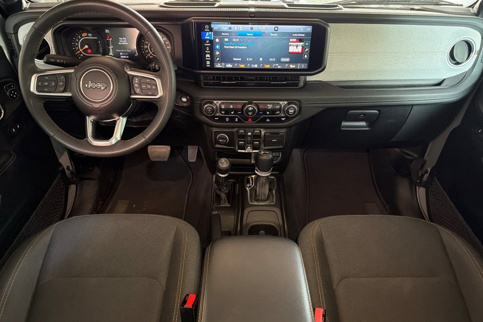 2024 Jeep Wrangler 4-Door Sahara - Photo 18