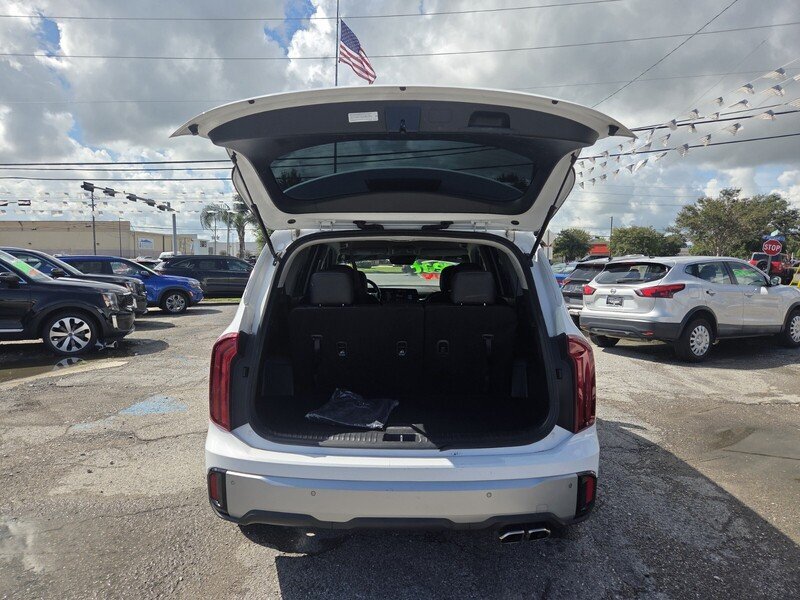 Used 2023 White Kia S image 27