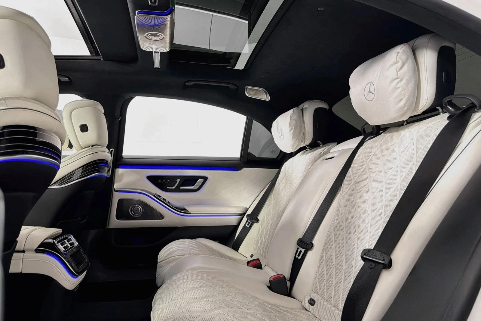 Certified Used 2023 MANUFAKTUR Diamond White Mercedes-Benz S 580 image 9