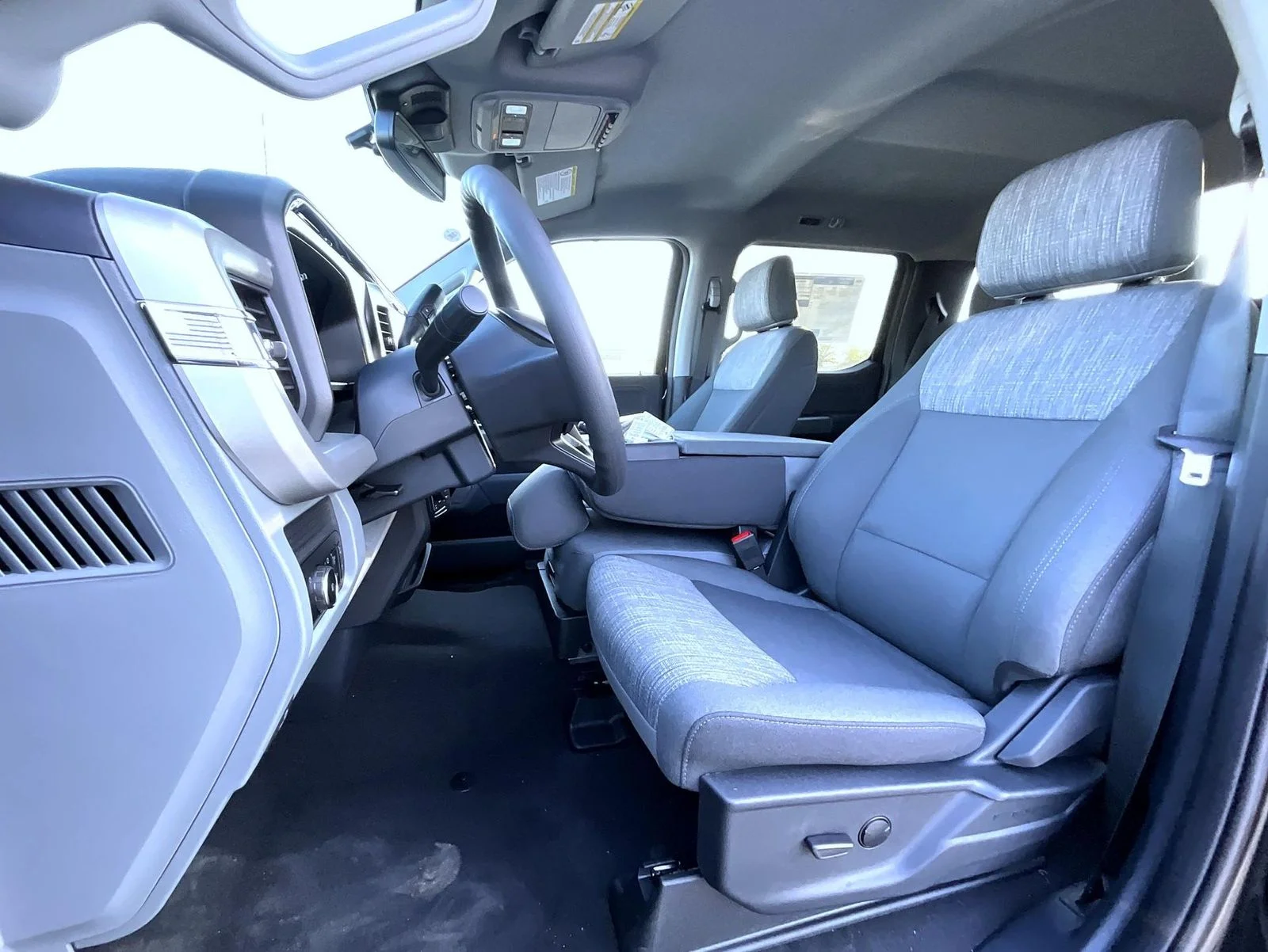 New 2026 Agate Black Metallic Ford XLT image 9
