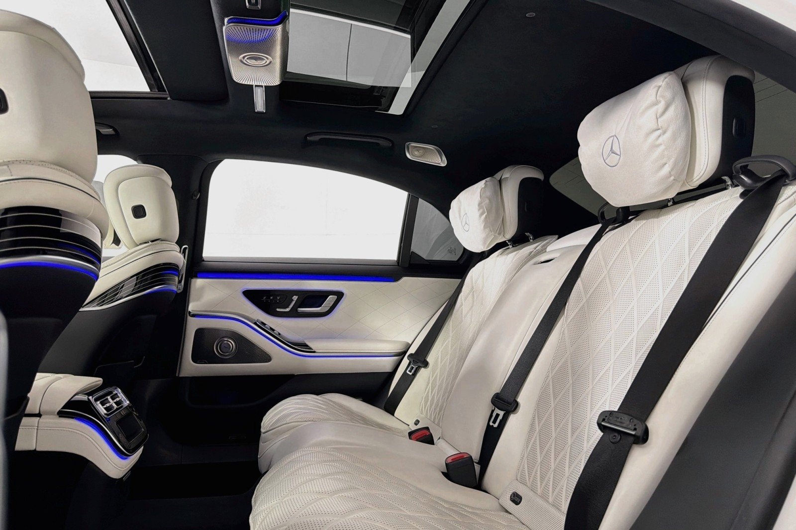 Certified Used 2023 MANUFAKTUR Diamond White Mercedes-Benz S 580 image 8