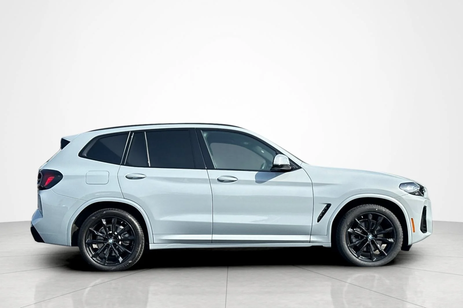 Used 2023 Brooklyn Grey Metallic BMW xDrive30i image 6