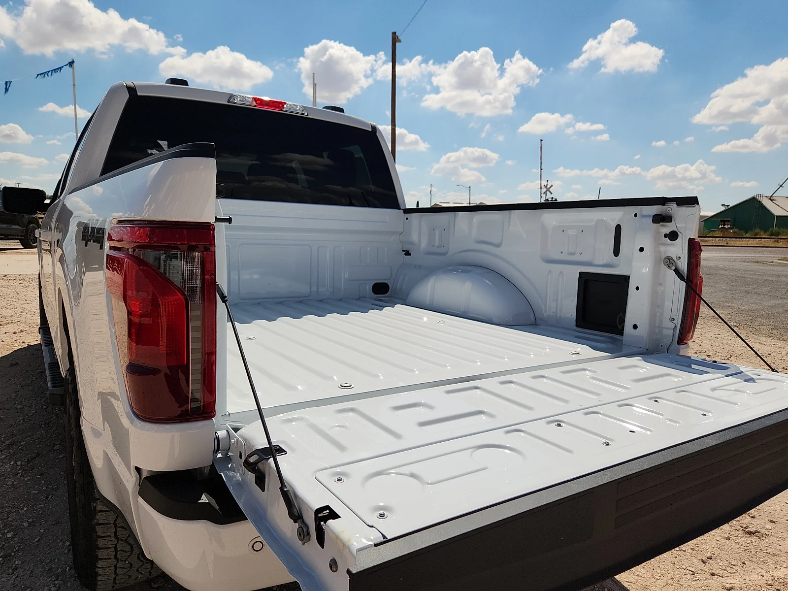 New 2026 Oxford White Ford XLT image 12