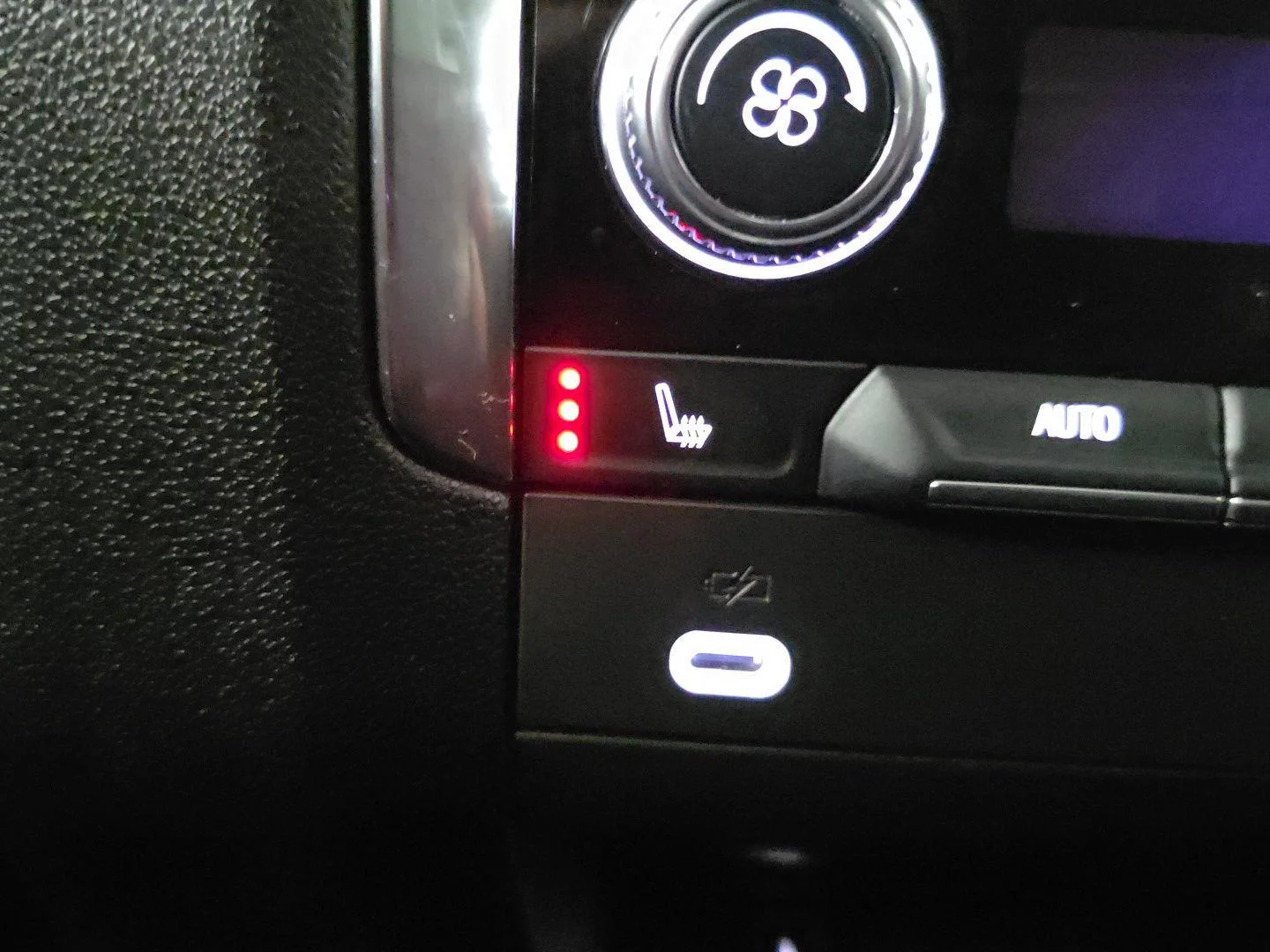 Used 2024 Onyx Black GMC SLT image 37