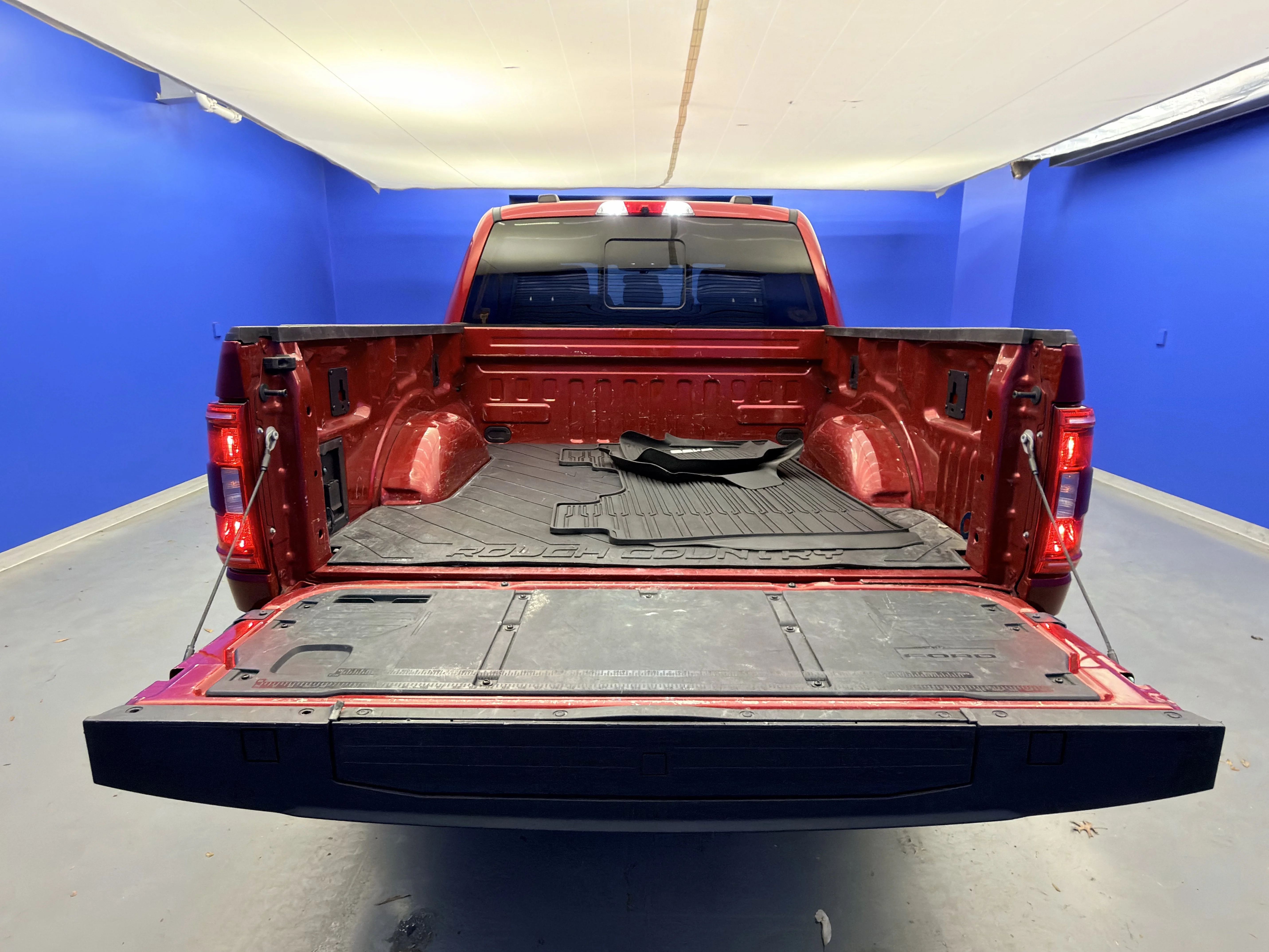 Used 2022 Rapid Red Metallic Tinted Clearcoat Ford XLT image 30