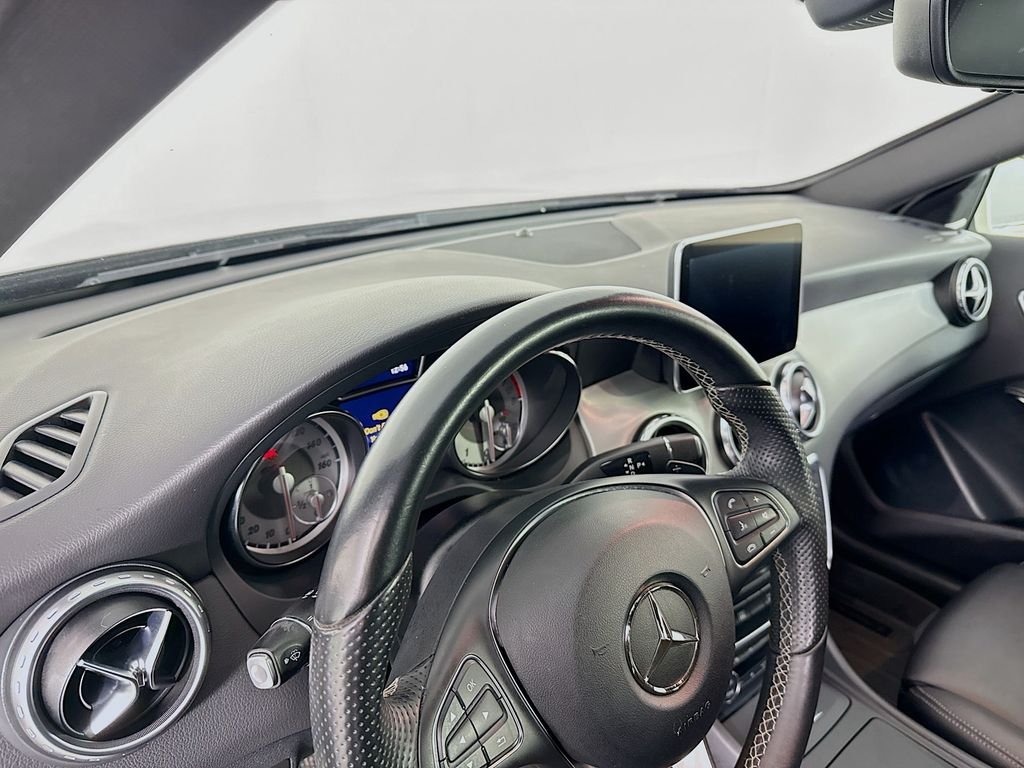 Used 2016 White Mercedes-Benz GLA 250 image 4