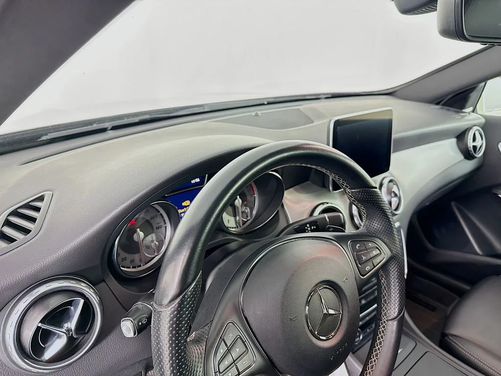 Used 2016 Cirrus White Mercedes-Benz GLA 250 image 4