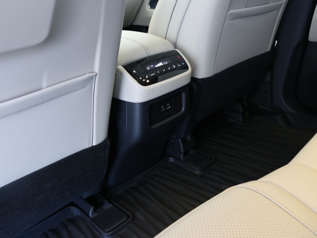 Certified Used 2025 White INFINITI LUXE image 32