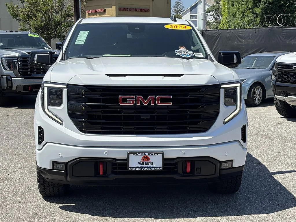 Used 2024 White GMC Elevation image 9