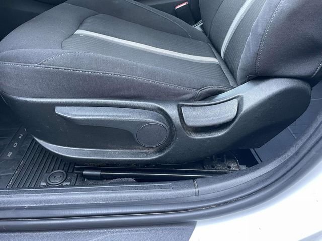 Certified Used 2022 White Hyundai Blue image 13